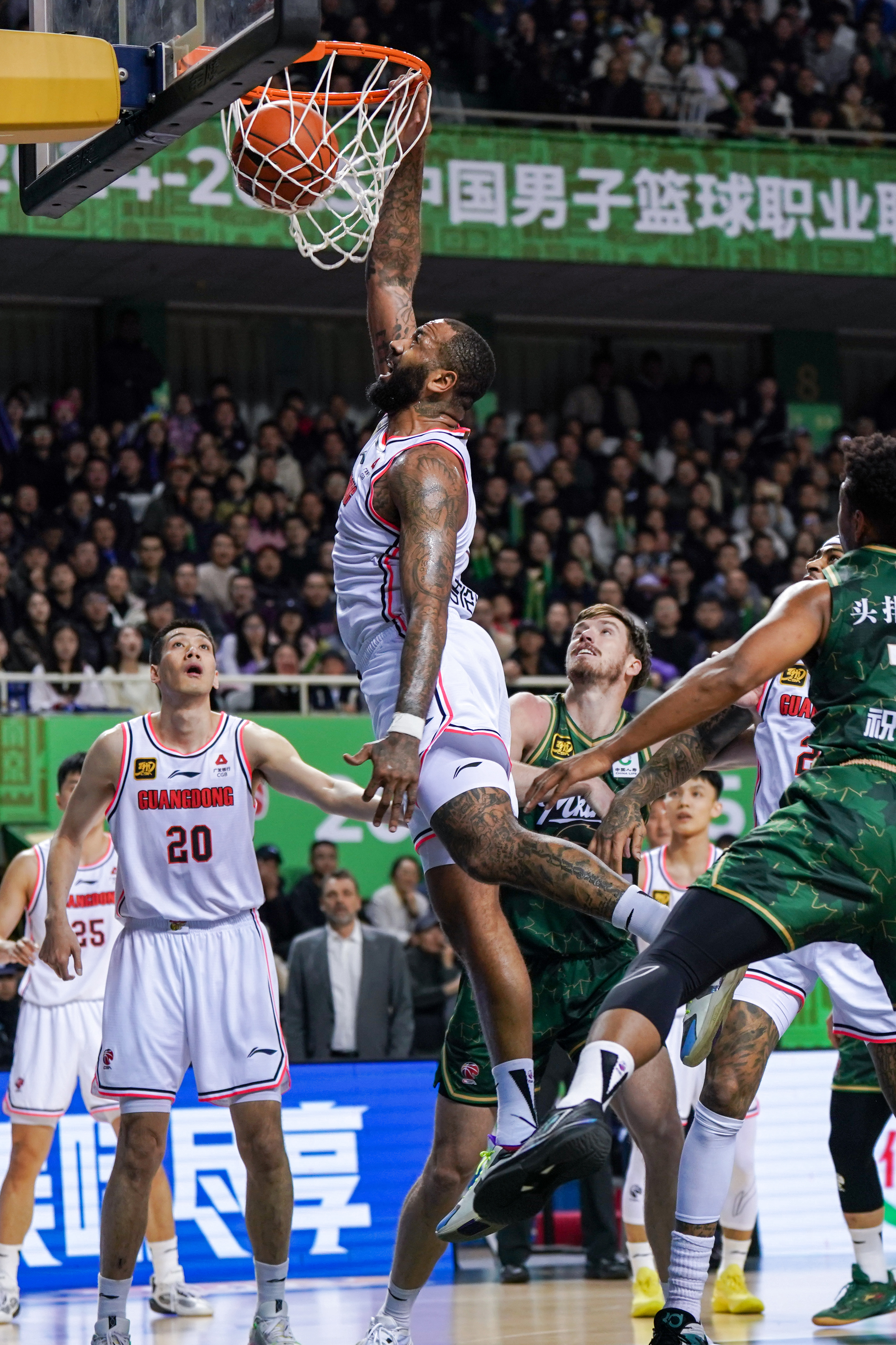 YABO-詹姆斯连续二十场比赛得分超过表现优异，尤文图斯不断突破！的简单介绍