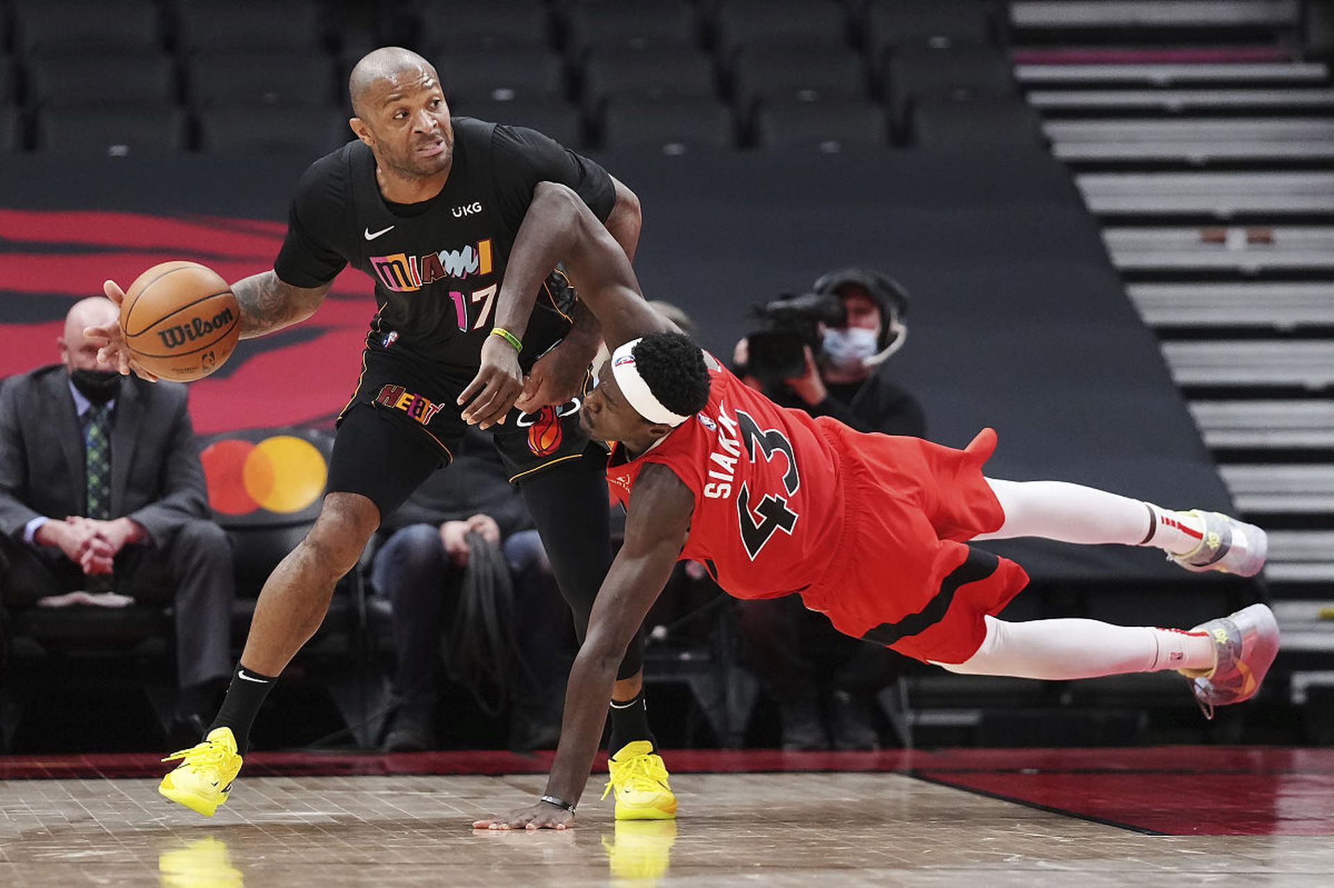 亚博体育-包含西亚卡姆在尤文图斯比赛中关键助攻，赛况扑朔迷离引发热议！的词条